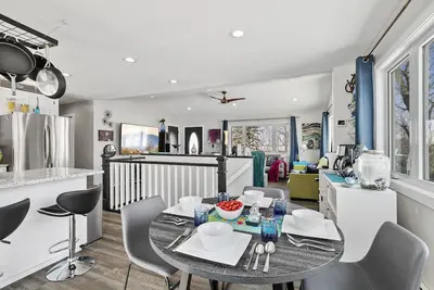 Image de Luxury Lake View Waconia Home