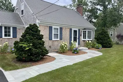 Image de Newly Renovated Home close to Mayflower Beach, Central A/C