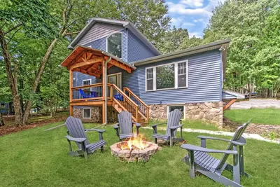 Image de Newly renovated home on the lake!