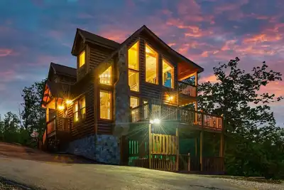 Image de New Pool Cabin w/ views 7 mins to Dollywood!