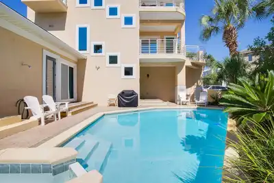 Image de Large Family Home - Private Beach - Private Pool - Hot Tub