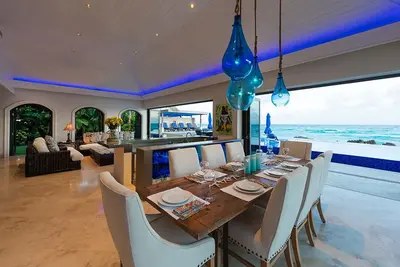 Image de South Coast villa with infinity pool