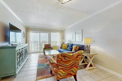 Image de Oceanfront condo with balcony, Ac, W/D, pool & tennis court - great views