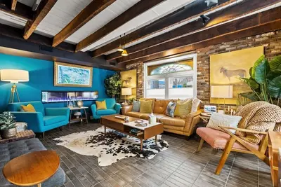Image de Enriched with history & tradition is where you will find Lexington's Carriage House