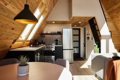 Image de Elwood's A-frame · Modern A-frame w/ hot tub + view