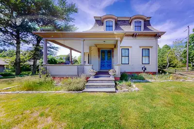 Image de Amazing and large West Dennis historic home with modern amenities
