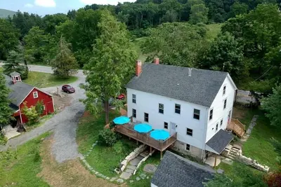 Image de Farmhouse in Warwick Valley!