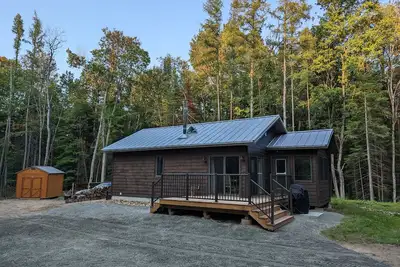 Image de Private new 4 season oasis nestled amongst the trees close to Haliburton Village