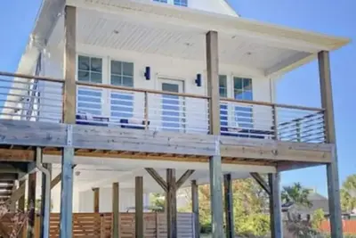 Image de Modern Single Family House 2 blocks from beach with Private Dipping Pool