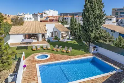 Villa Osborne by Villa Plus