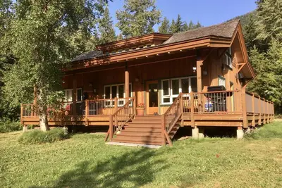 Image de The Trailhead : Lakefront Cabin @ Tyaughton Lake