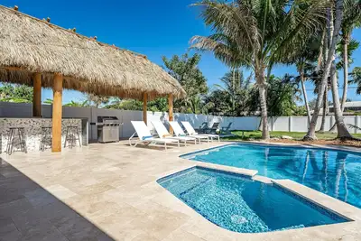 Image de Heated Pool - FirePit - 1 Mile to Beach - Pets Ok