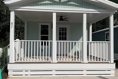 Image de Short drive to the beautiful 30-A beaches! ! \nCozy Riverwalk Landing Cottage 1-A