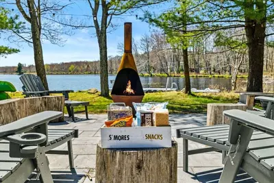 Image de Lakefront | Dock | Hot Tub | Fire Pit | Games Rm
