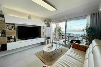Image de Très bel appartement T2 3 Etoiles rive droite entre mer et étang secteur prisé.