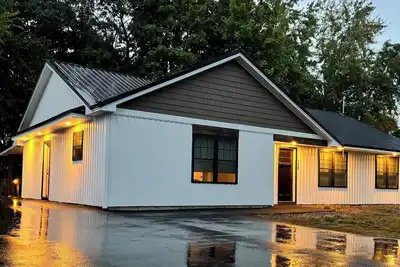 Image de 3 Bd\/ 2 Bath Riverview with Hot Tub
