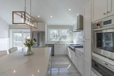 Image de Chic Hamptons Home near beach!