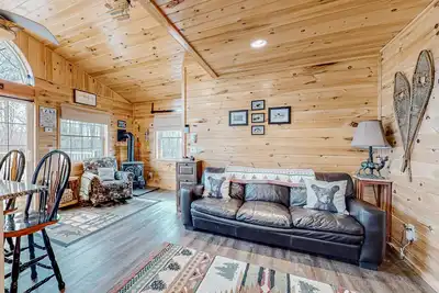 Image de Lake-view two-story home with beach access, wood stove, grill, W/D, & fast WiFi