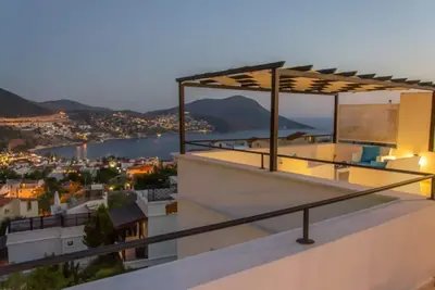 Melissa is a centrally located 2 bed apartment private pool roof terrace views