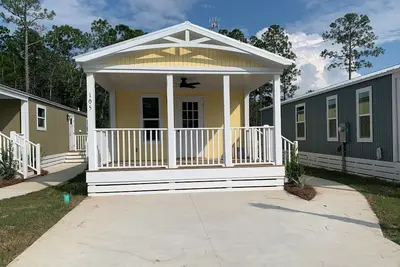 Image de Short drive to the beautiful 30-A beaches! ! \nCozy Riverwalk Landing Cottage 4-D