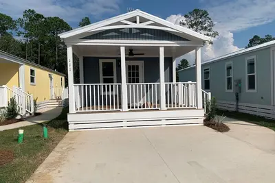 Image de Short drive to the beautiful 30-A beaches! ! \nCozy Riverwalk Landing Cottage 5-E