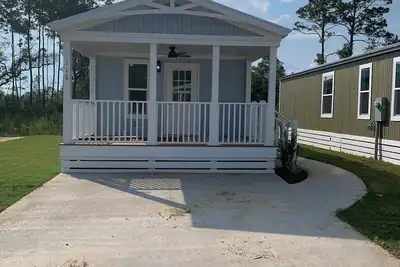 Image de Short drive to the beautiful 30-A beaches! ! \nCozy Riverwalk Landing Cottage 8-H
