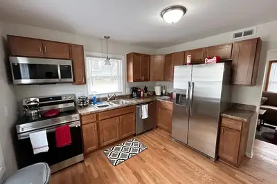 Image de Graceland! Pro Cleaned, Self Check In, Sleeps 8
