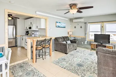 Image de Lakefront Vacation Rental with Fire Pit & Dock!