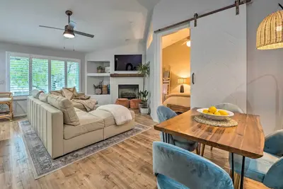 Image de Pet-Friendly Scottsdale Retreat w/ Pool & Balcony!