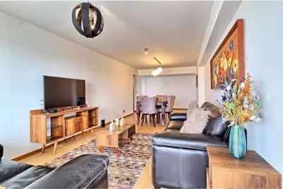 Image de Cozy, stunning 3 Br Apartment