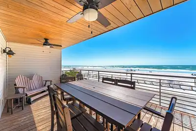 Image de Beautiful 4 Bedroom/ 4 Bath Beach House-Directly on Beach!