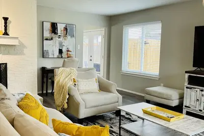 Image de Modern and Stylish updated home