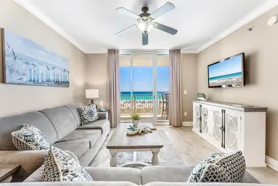 Image de Azure 305 ~ Beachfront Luxury Retreat ~ Million Dollar Views!