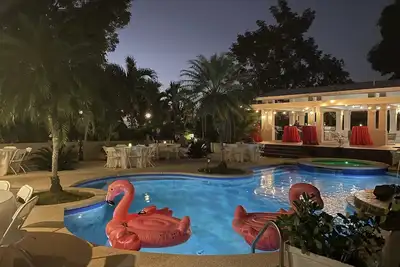 Image de Luxury Mansion Metro Area