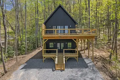 Image de Bearside Retreat - Brand new, pet friendly, & 3 private acres minutes from town!