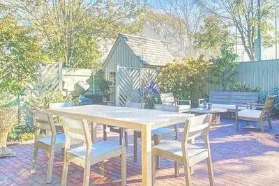 Image de Great house in awesome location - walk to downtown