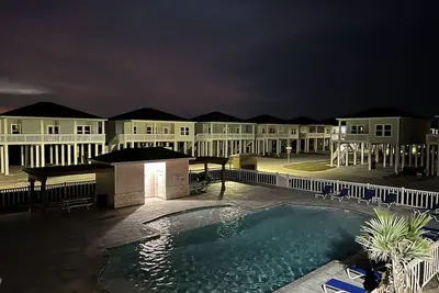 Image de Family friendly home with the pool and bay views