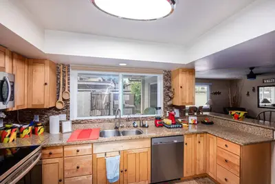Image de Spacious condo with a Western charm