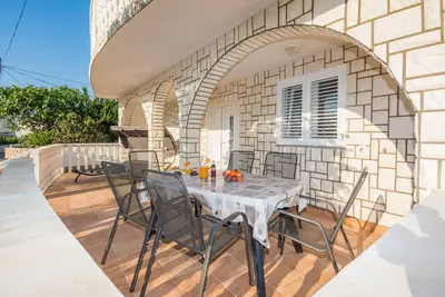 Image de Appartement de quatre chambres avec la terrasse Vir (A-20971-a)
