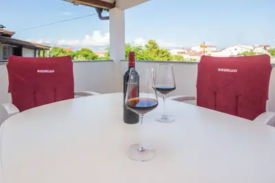 Image de Appartement de quatre chambres avec la terrasse Vir (A-20971-b)