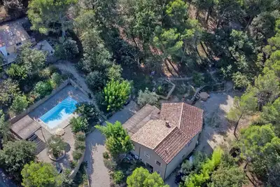 Image de Gîte avec Clim et piscine chauffée, 1 km de Faucon