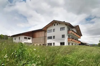 Image de Appartement \"Forchnerhof Ploseblick\" avec vue sur les montagnes, jardin partagé et Wi-Fi