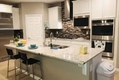 Image de Luxury New House in super safe and quiet neighborhood with brand new furniture