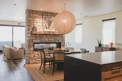 Image de New `23 Eagle Lake Condo with Private Hot Tub. Close to Downtown Whitefish &