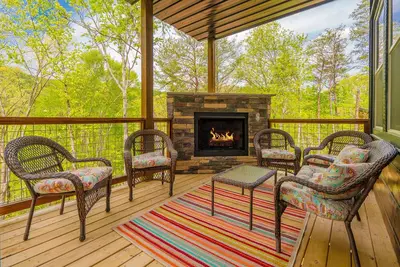 Image de MammaBearSpl: Pool, Honeymoon, Pets, Outdoor Fireplace, Hot Tub, Wifi, Game Room