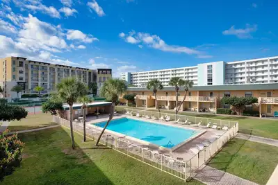 Image de 108 | Beachy Chic Vacation Retreat on Okaloosa Island!