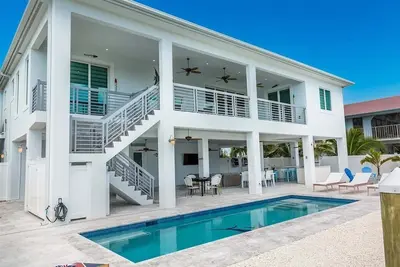 Image de Casa Del Mar~ Luxury Pool Home w/ Kayaks and Bikes!