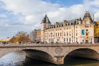 Image de Ile De La CITÉ-In Front Of The Conciergerie And The 36 Quias Des Orfevres