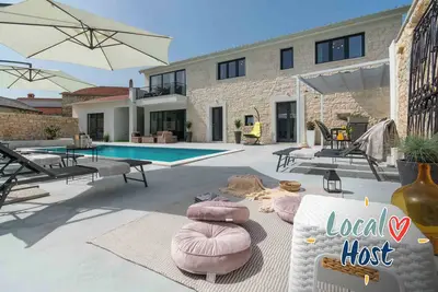 Image de Designer villa\/ Modern & Heritage Mix\/Enclosed\/ Privacy\/Office\/30m2 pool\/Netflix