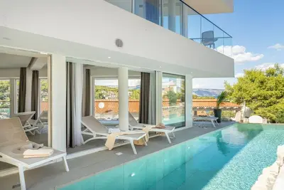 Image de Luxury villa Ideali with heated pool by the beach